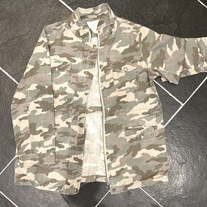 Camo light weight jacket. Size 9/10